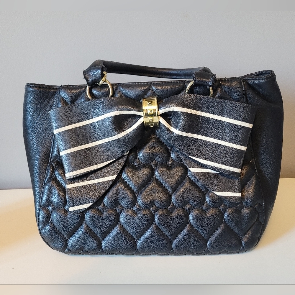 Betsey Johnson Bownanza Cross Body Bag, GUC